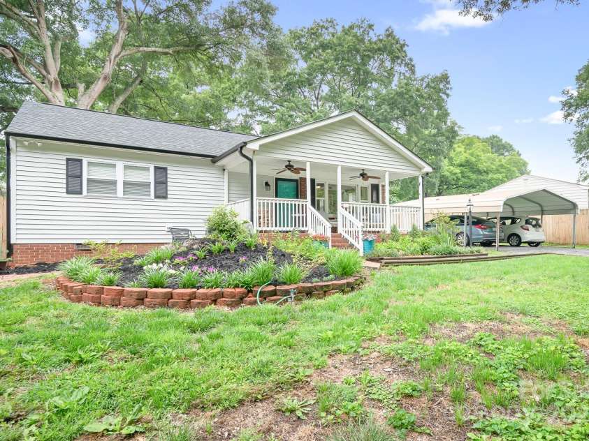 2279 Cedar Oak Circle, Gastonia, NC 28052.  MLS# CAR4269915, YatesRealty ID 25332. 