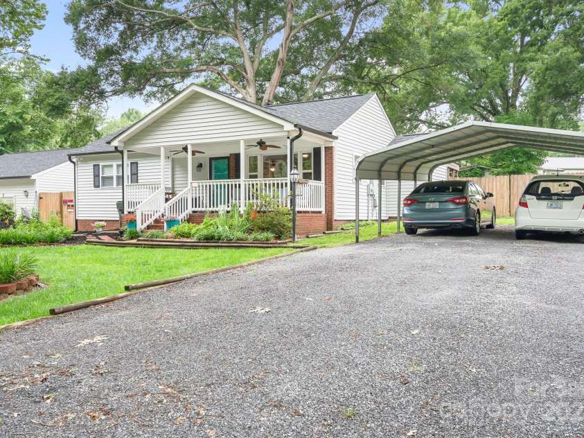 2279 Cedar Oak Circle, Gastonia, NC 28052.  MLS# CAR4269915, YatesRealty ID 25332. 