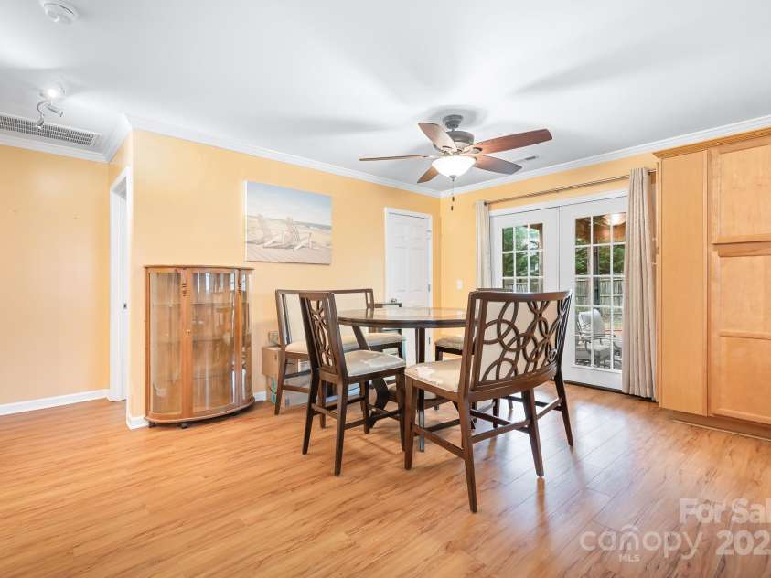 2279 Cedar Oak Circle, Gastonia, NC 28052.  MLS# CAR4269915, YatesRealty ID 25332. 