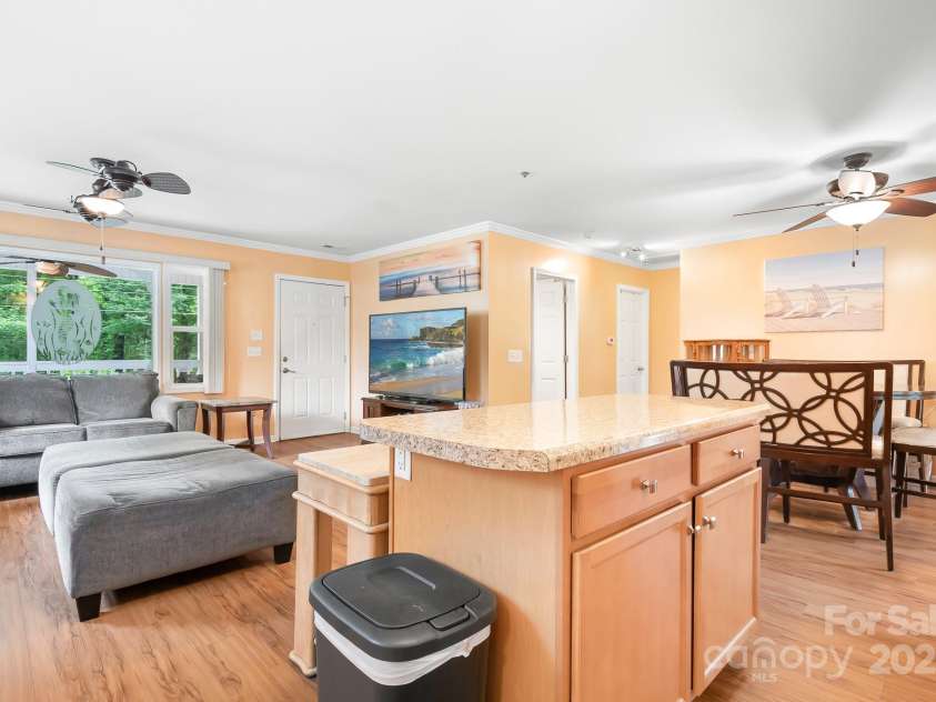2279 Cedar Oak Circle, Gastonia, NC 28052.  MLS# CAR4269915, YatesRealty ID 25332. 