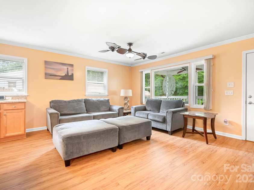 2279 Cedar Oak Circle, Gastonia, NC 28052.  MLS# CAR4269915, YatesRealty ID 25332. 