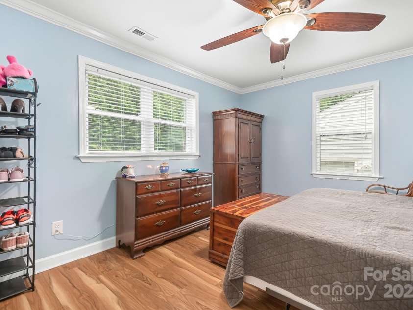 2279 Cedar Oak Circle, Gastonia, NC 28052.  MLS# CAR4269915, YatesRealty ID 25332. 