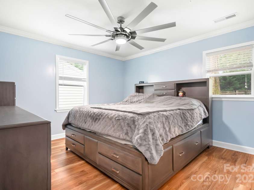 2279 Cedar Oak Circle, Gastonia, NC 28052.  MLS# CAR4269915, YatesRealty ID 25332. 