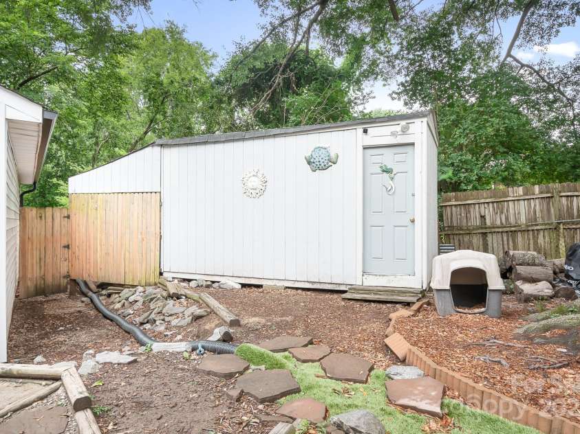2279 Cedar Oak Circle, Gastonia, NC 28052.  MLS# CAR4269915, YatesRealty ID 25332. 
