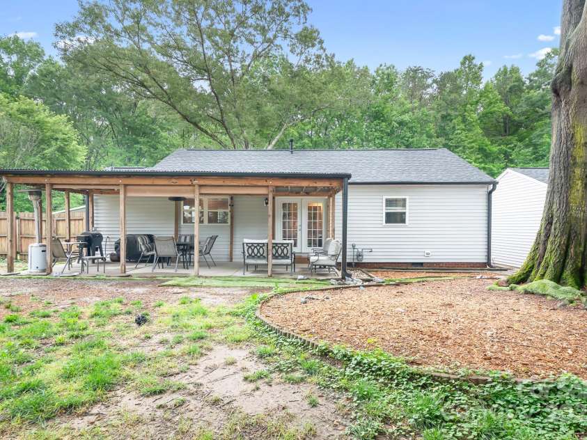 2279 Cedar Oak Circle, Gastonia, NC 28052.  MLS# CAR4269915, YatesRealty ID 25332. 