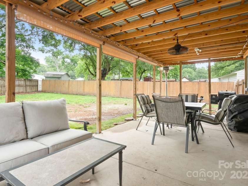 2279 Cedar Oak Circle, Gastonia, NC 28052.  MLS# CAR4269915, YatesRealty ID 25332. 