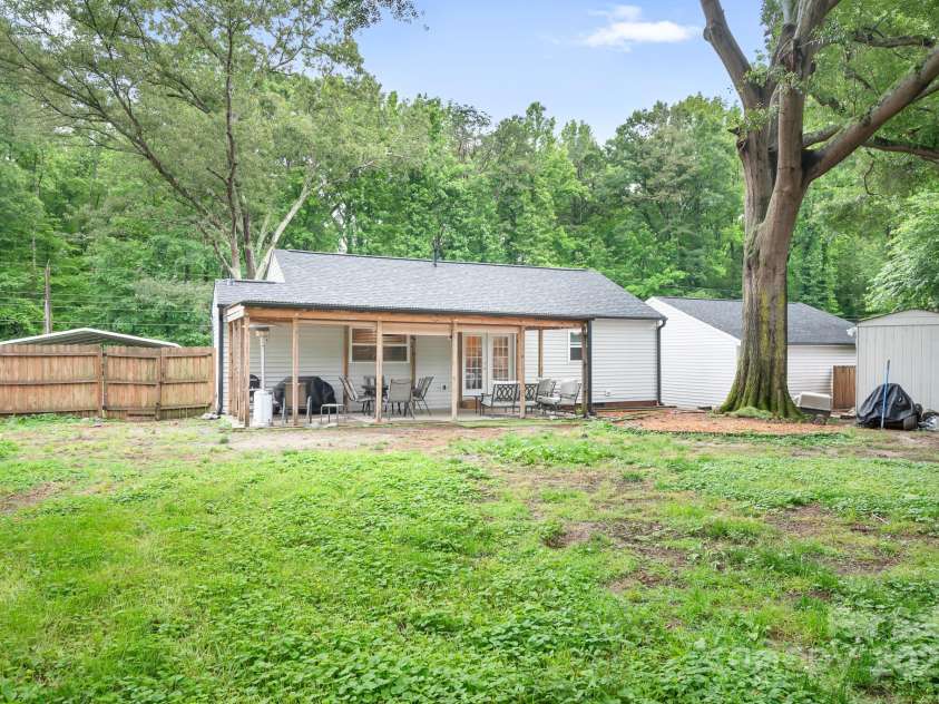 2279 Cedar Oak Circle, Gastonia, NC 28052.  MLS# CAR4269915, YatesRealty ID 25332. 