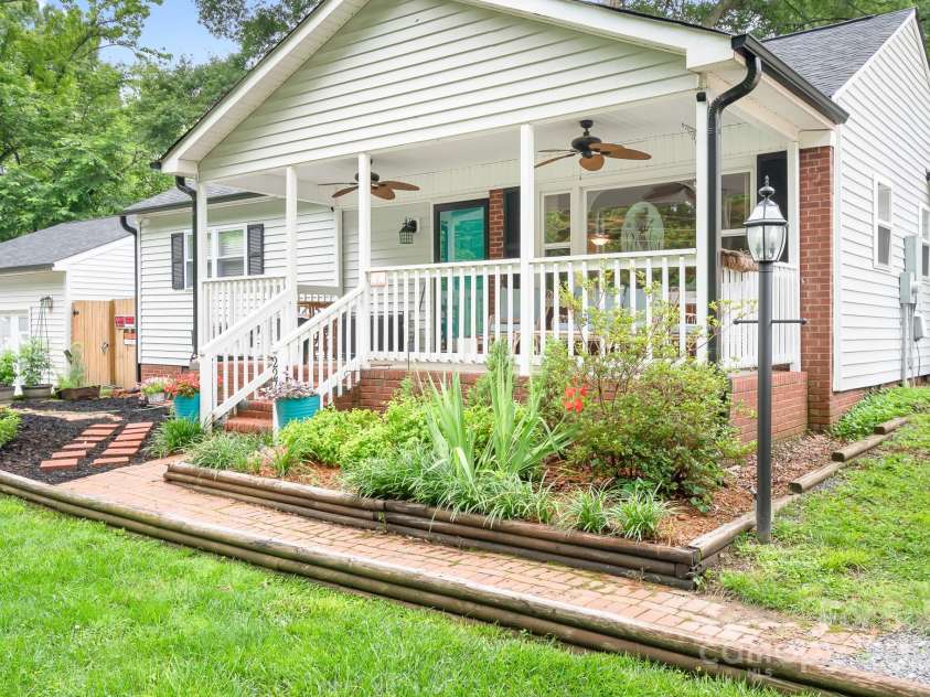 2279 Cedar Oak Circle, Gastonia, NC 28052.  MLS# CAR4269915, YatesRealty ID 25332. 