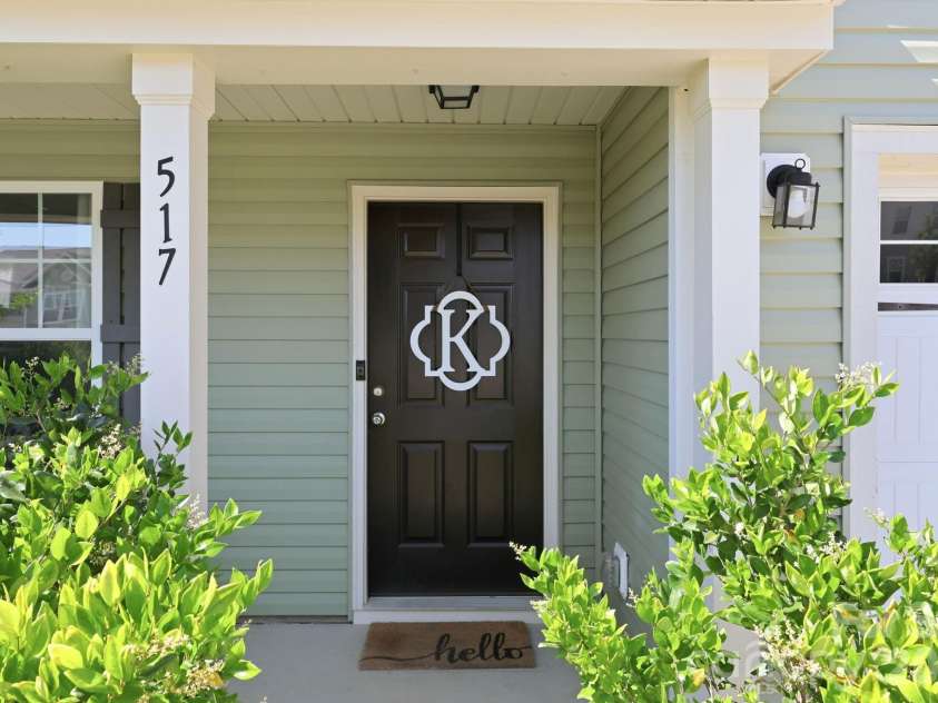 517 Falls Lane, Kannapolis, NC 28081.  MLS# CAR4383650, YatesRealty ID 25332. 