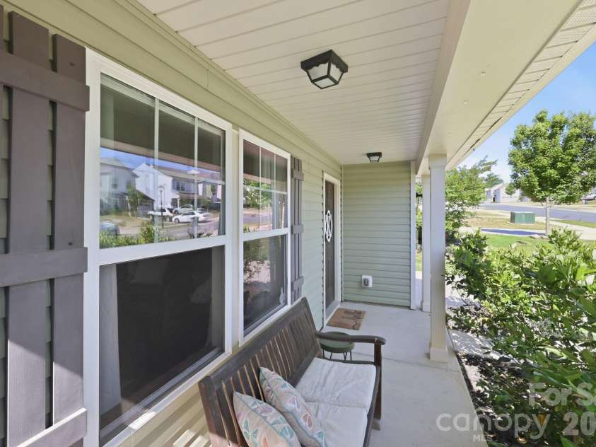 517 Falls Lane, Kannapolis, NC 28081.  MLS# CAR4383650, YatesRealty ID 25332. 