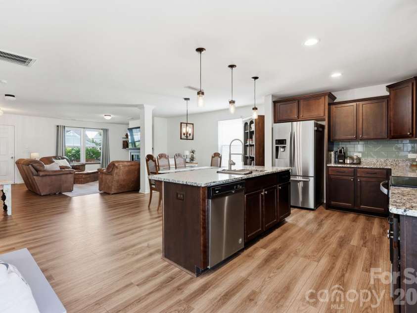 517 Falls Lane, Kannapolis, NC 28081.  MLS# CAR4383650, YatesRealty ID 25332. 