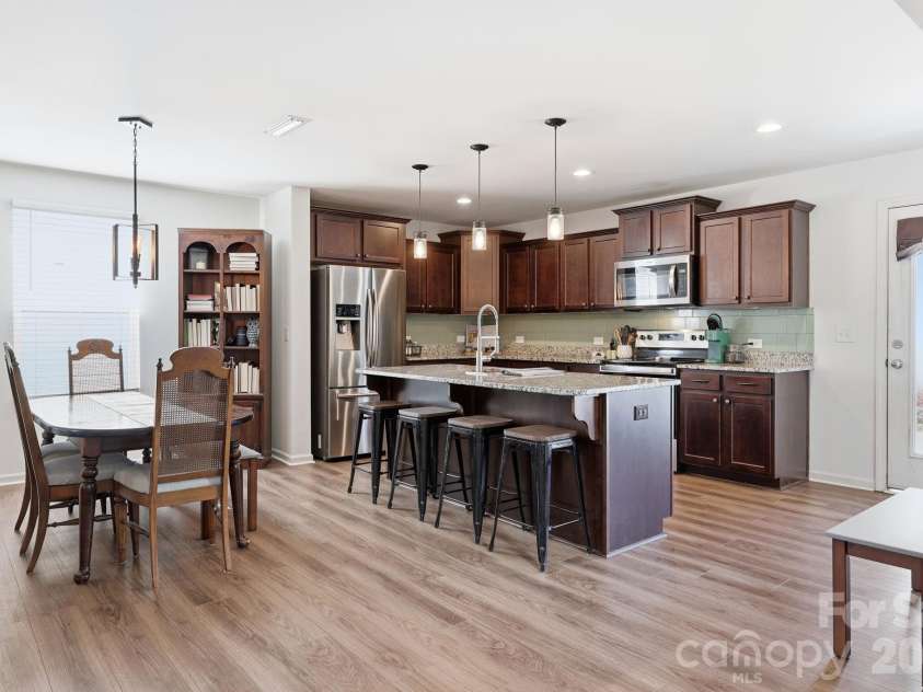 517 Falls Lane, Kannapolis, NC 28081.  MLS# CAR4383650, YatesRealty ID 25332. 