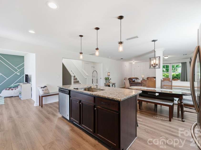 517 Falls Lane, Kannapolis, NC 28081.  MLS# CAR4383650, YatesRealty ID 25332. 