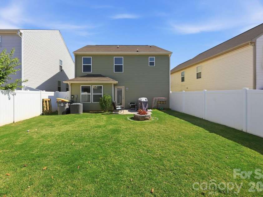 517 Falls Lane, Kannapolis, NC 28081.  MLS# CAR4383650, YatesRealty ID 25332. 