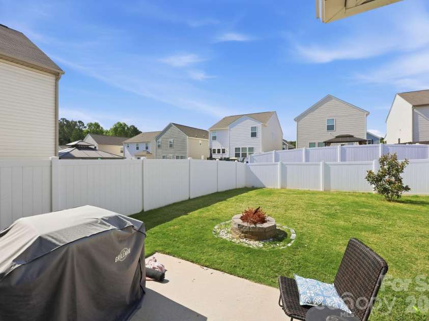 517 Falls Lane, Kannapolis, NC 28081.  MLS# CAR4383650, YatesRealty ID 25332. 