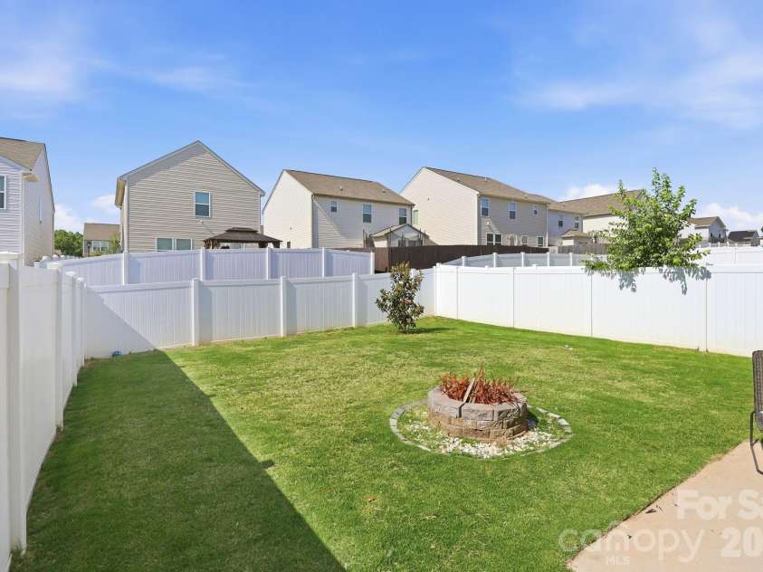 517 Falls Lane, Kannapolis, NC 28081.  MLS# CAR4383650, YatesRealty ID 25332. 