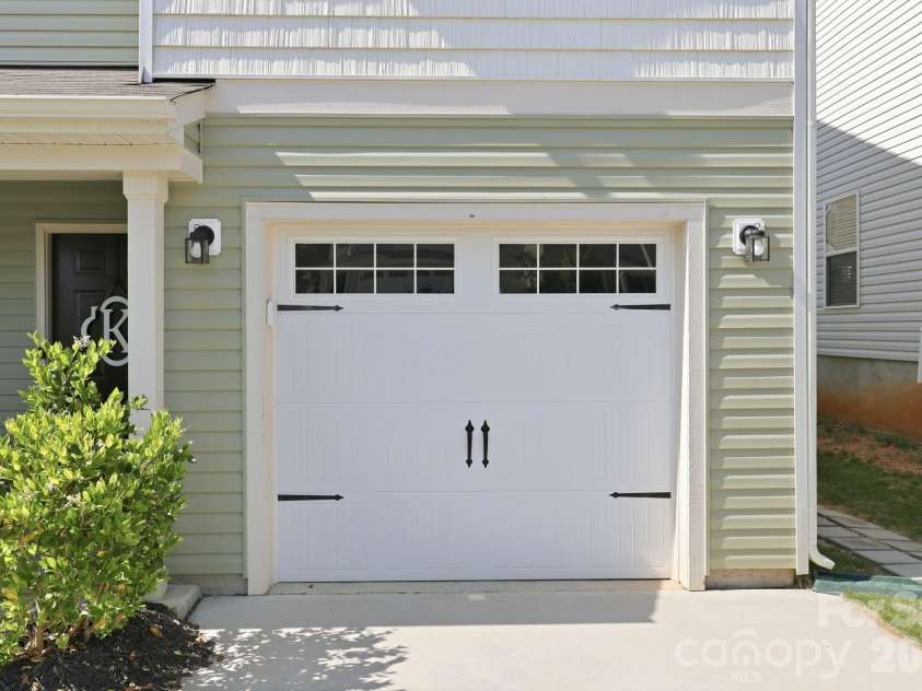 517 Falls Lane, Kannapolis, NC 28081.  MLS# CAR4383650, YatesRealty ID 25332. 