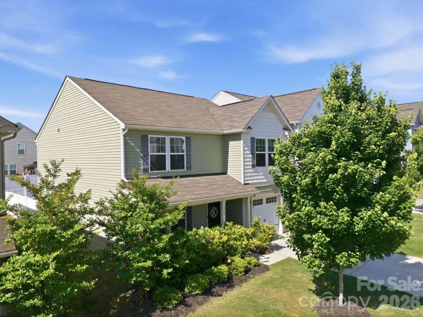 517 Falls Lane, Kannapolis, NC 28081.  MLS# CAR4383650, YatesRealty ID 25332. 
