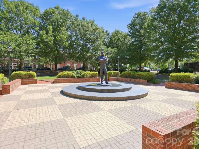 517 Falls Lane, Kannapolis, NC 28081.  MLS# CAR4383650, YatesRealty ID 25332. 