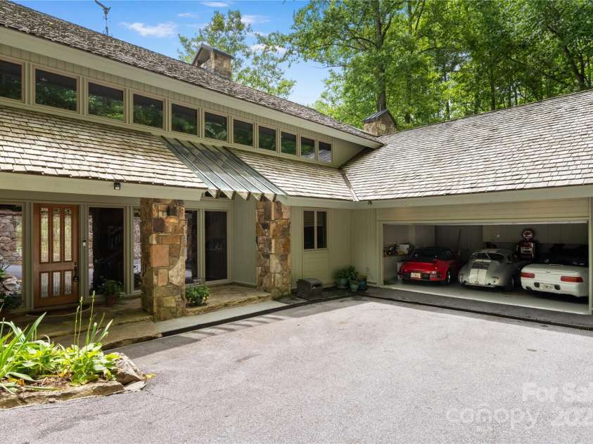 56 The Rapids Road, Sapphire, NC 28774.  MLS# CAR4273720, YatesRealty ID 25333. 