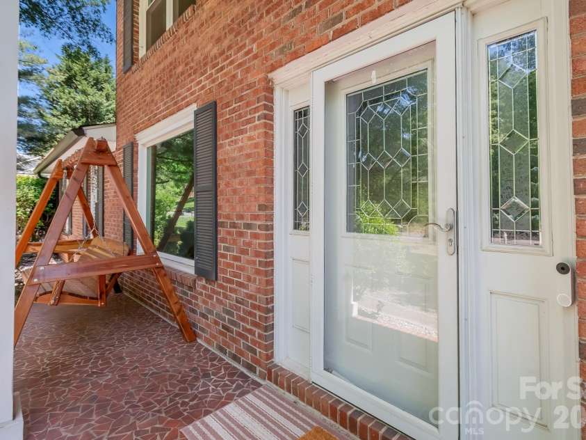 6070 Ferncliff Drive, Concord, NC 28027.  MLS# CAR4371850, YatesRealty ID 25333. 