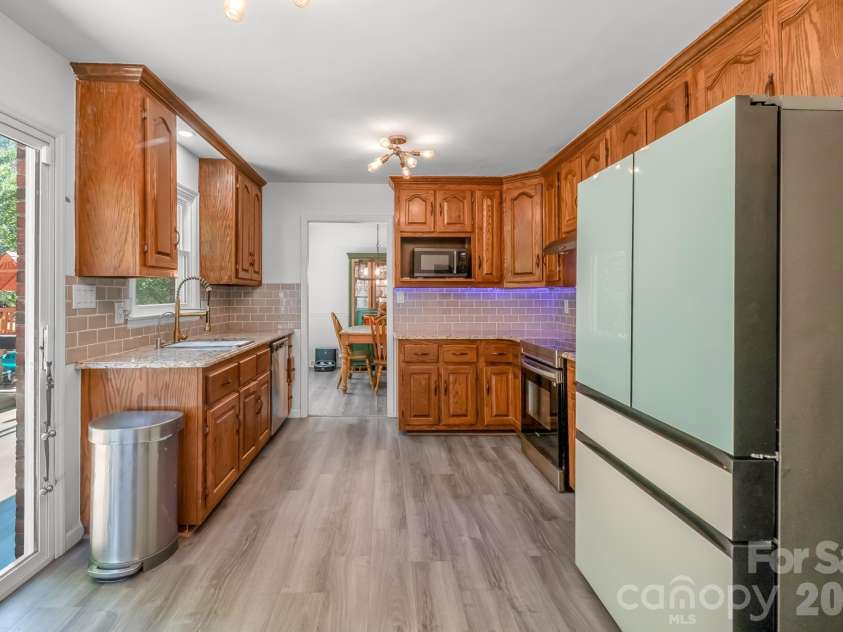 6070 Ferncliff Drive, Concord, NC 28027.  MLS# CAR4371850, YatesRealty ID 25333. 