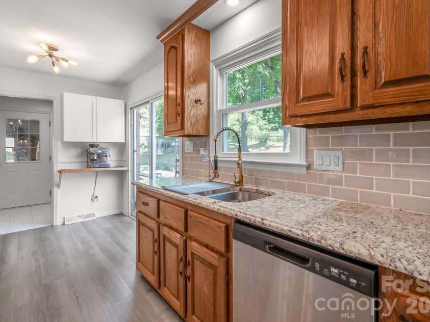 6070 Ferncliff Drive, Concord, NC 28027.  MLS# CAR4371850, YatesRealty ID 25333. 