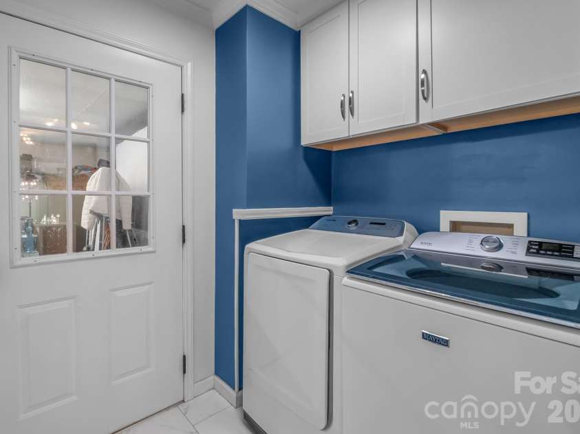 6070 Ferncliff Drive, Concord, NC 28027.  MLS# CAR4371850, YatesRealty ID 25333. 