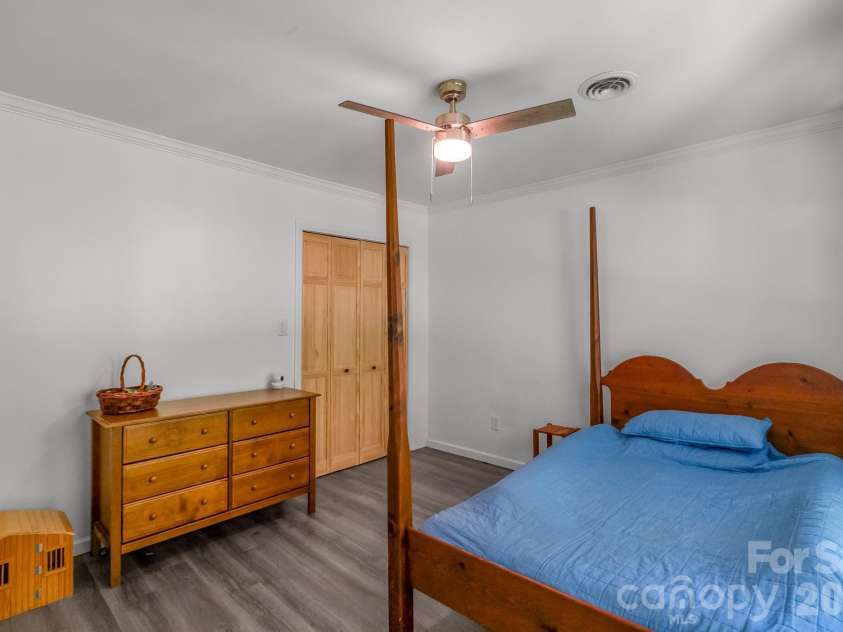 6070 Ferncliff Drive, Concord, NC 28027.  MLS# CAR4371850, YatesRealty ID 25333. 