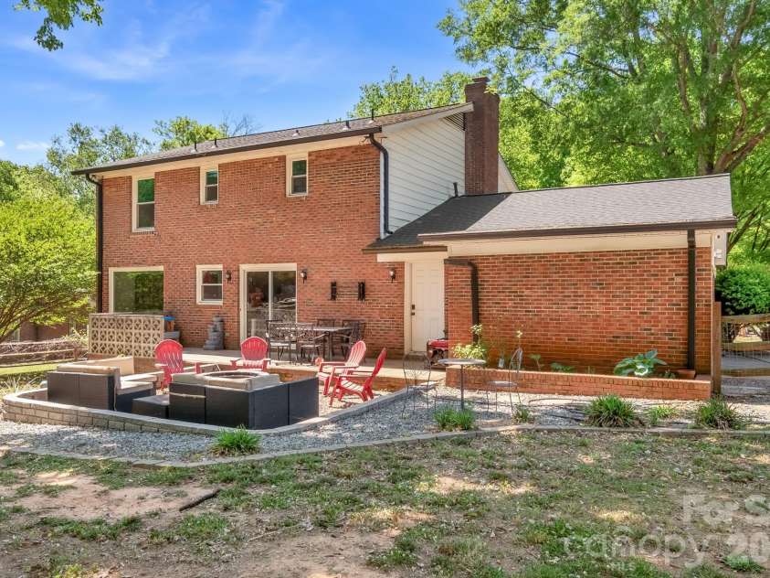6070 Ferncliff Drive, Concord, NC 28027.  MLS# CAR4371850, YatesRealty ID 25333. 