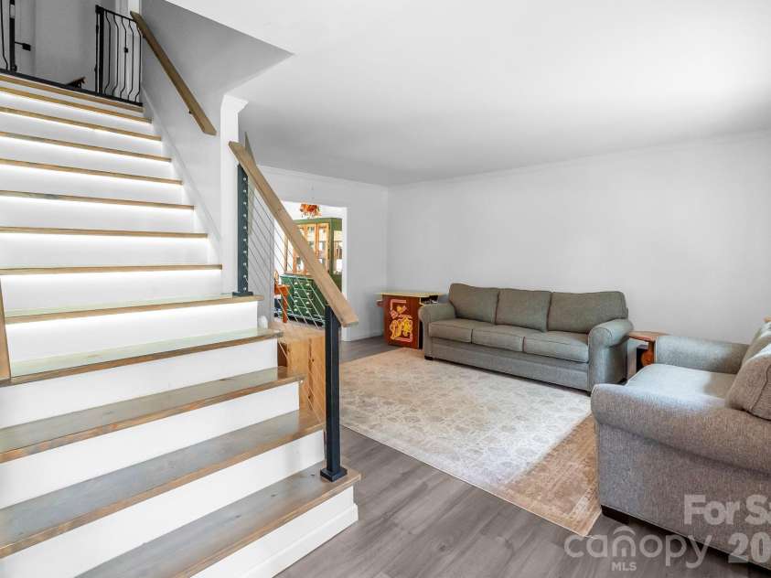 6070 Ferncliff Drive, Concord, NC 28027.  MLS# CAR4371850, YatesRealty ID 25333. 