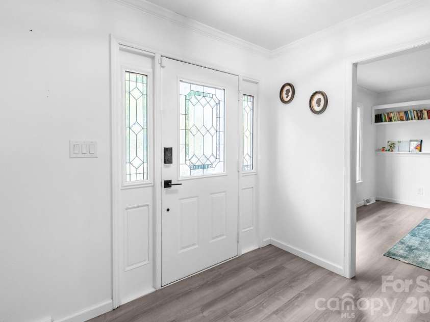 6070 Ferncliff Drive, Concord, NC 28027.  MLS# CAR4371850, YatesRealty ID 25333. 