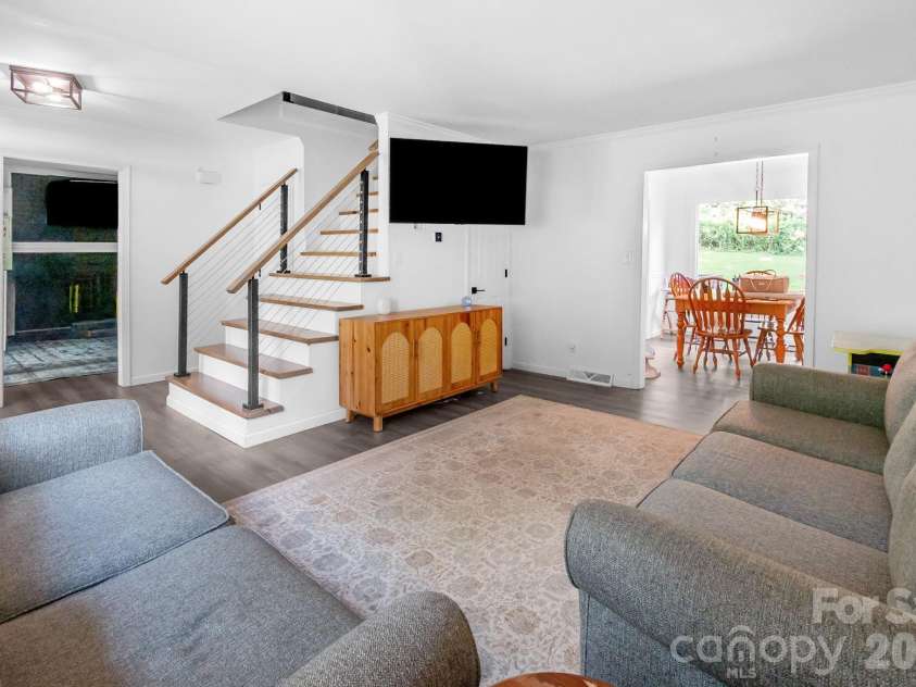 6070 Ferncliff Drive, Concord, NC 28027.  MLS# CAR4371850, YatesRealty ID 25333. 