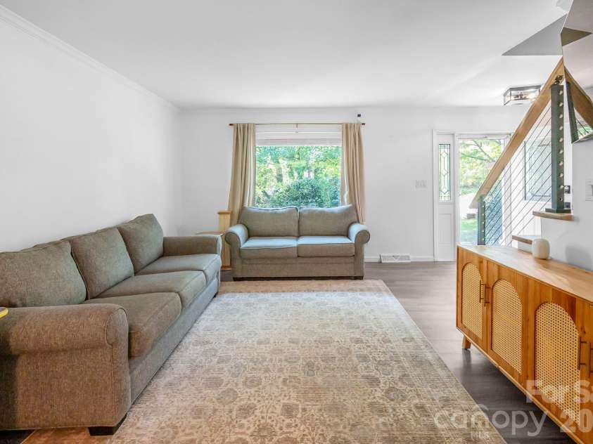 6070 Ferncliff Drive, Concord, NC 28027.  MLS# CAR4371850, YatesRealty ID 25333. 