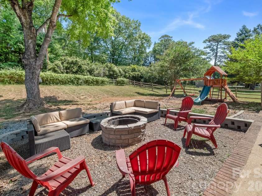 6070 Ferncliff Drive, Concord, NC 28027.  MLS# CAR4371850, YatesRealty ID 25333. Fully fenced backyard.