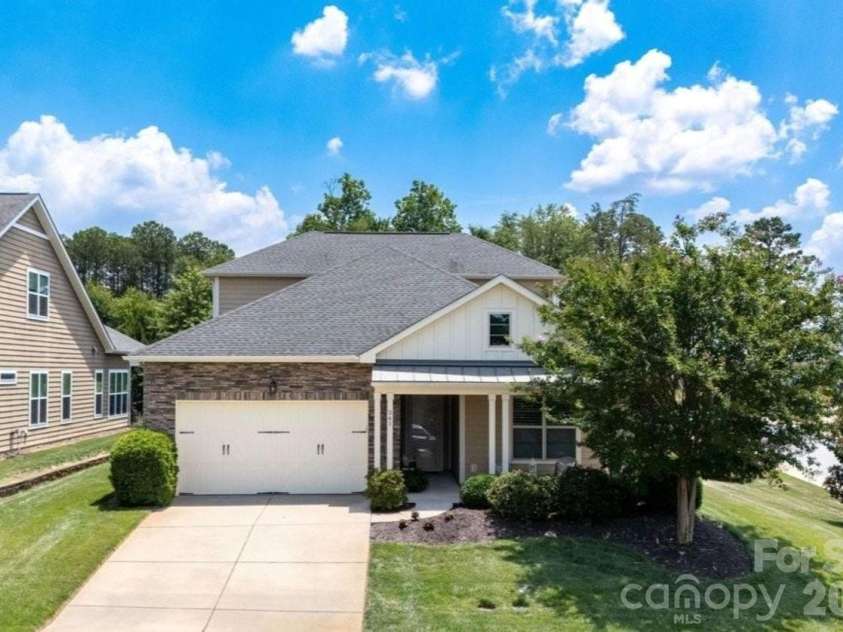 261 Stone Mountain Way, Denver, NC 28037.  MLS# CAR4398786, YatesRealty ID 25334. 