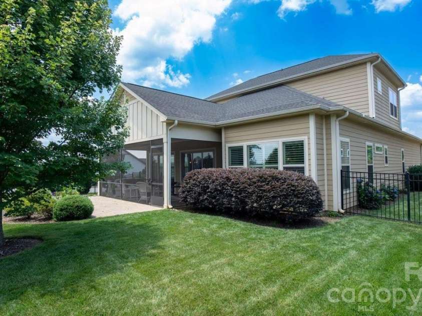 261 Stone Mountain Way, Denver, NC 28037.  MLS# CAR4398786, YatesRealty ID 25334. 