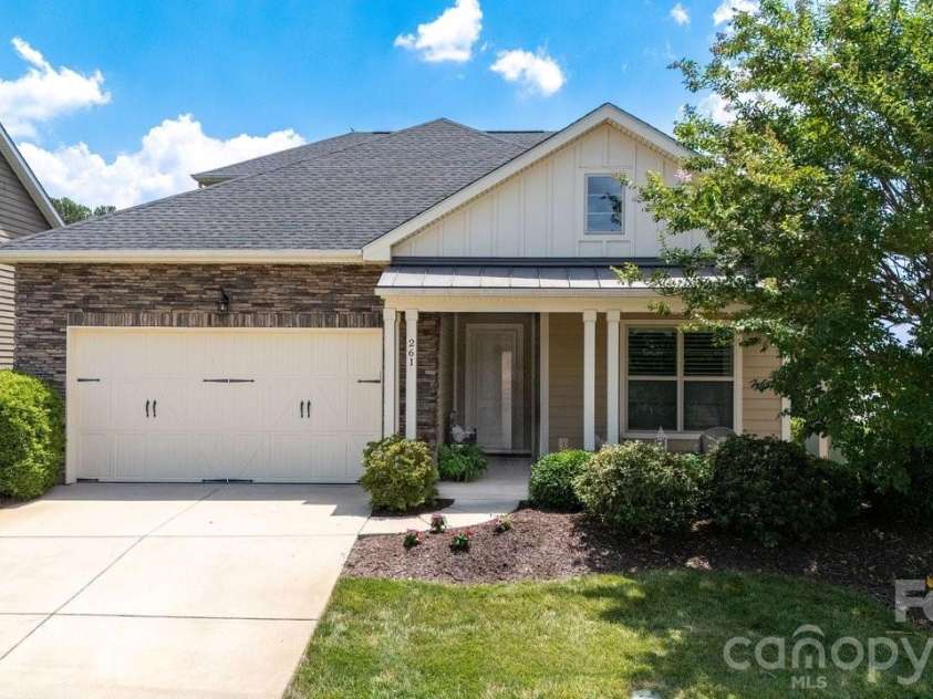 261 Stone Mountain Way, Denver, NC 28037.  MLS# CAR4398786, YatesRealty ID 25334. 