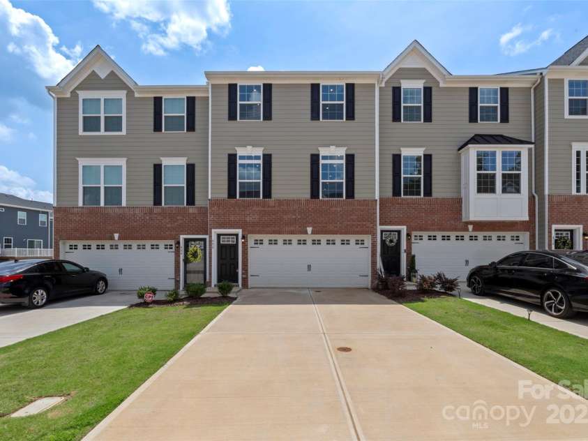 408 Moondance Drive, Gastonia, NC 28054.  MLS# CAR4241126, YatesRealty ID 25334. 