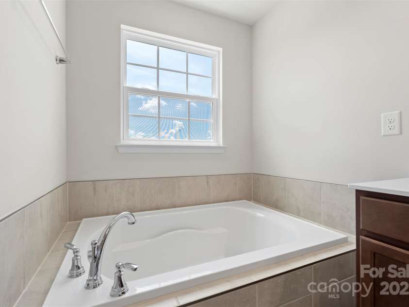 408 Moondance Drive, Gastonia, NC 28054.  MLS# CAR4241126, YatesRealty ID 25334. 