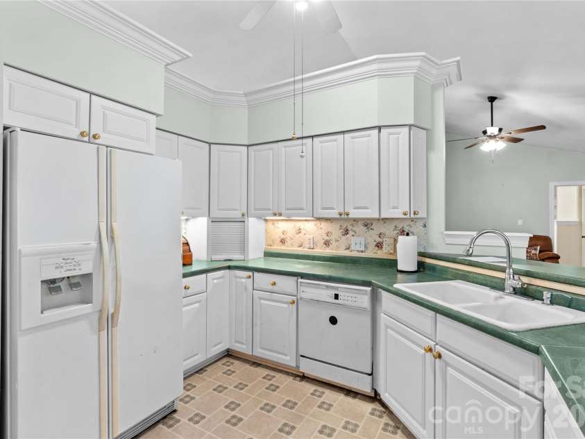 711 Spring Pointe Drive, Stony Point, NC 28678.  MLS# CAR4385300, YatesRealty ID 25335. 