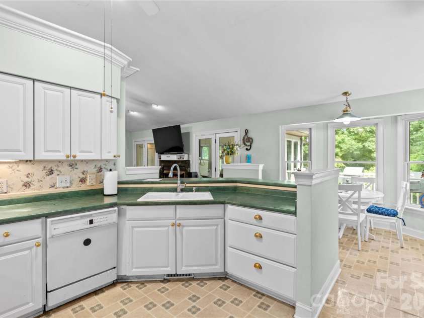 711 Spring Pointe Drive, Stony Point, NC 28678.  MLS# CAR4385300, YatesRealty ID 25335. 