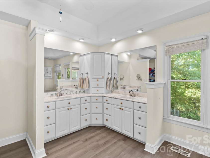 711 Spring Pointe Drive, Stony Point, NC 28678.  MLS# CAR4385300, YatesRealty ID 25335. 