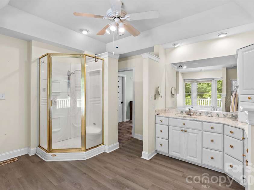 711 Spring Pointe Drive, Stony Point, NC 28678.  MLS# CAR4385300, YatesRealty ID 25335. 