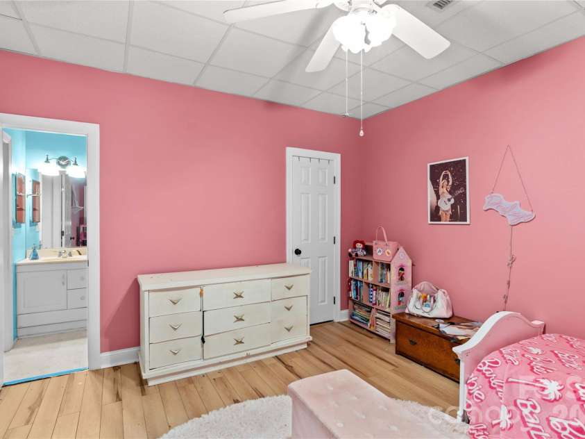 711 Spring Pointe Drive, Stony Point, NC 28678.  MLS# CAR4385300, YatesRealty ID 25335. 