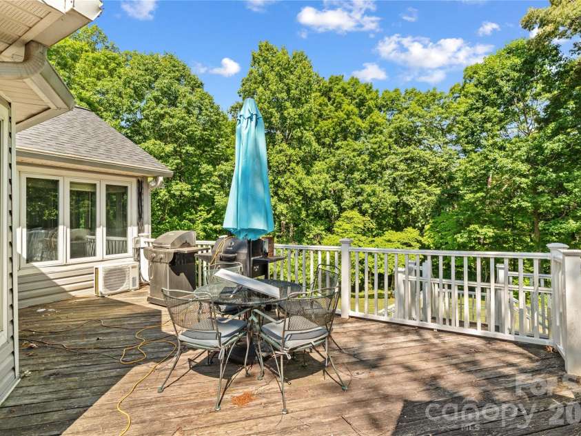 711 Spring Pointe Drive, Stony Point, NC 28678.  MLS# CAR4385300, YatesRealty ID 25335. 
