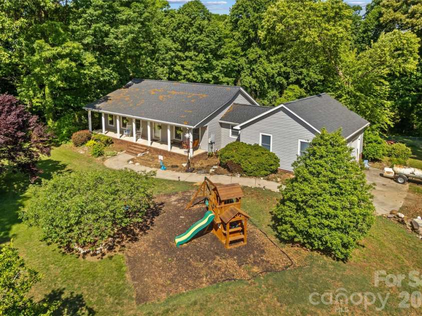 711 Spring Pointe Drive, Stony Point, NC 28678.  MLS# CAR4385300, YatesRealty ID 25335. 