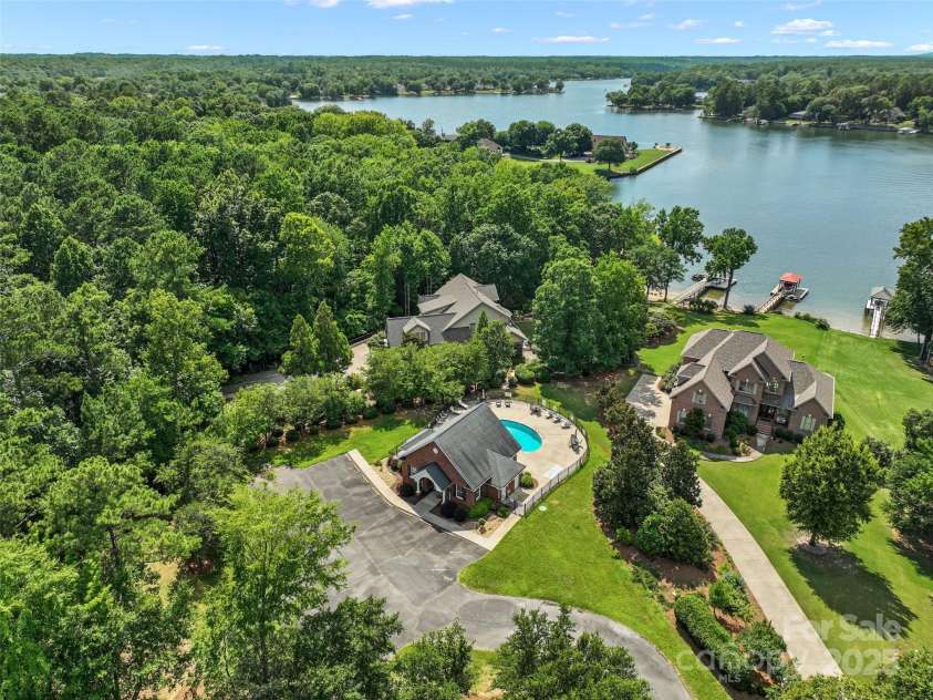 1381 Ridgewood Drive, Rock Hill, SC 29732.  MLS# CAR4278160, YatesRealty ID 25336. Community pool