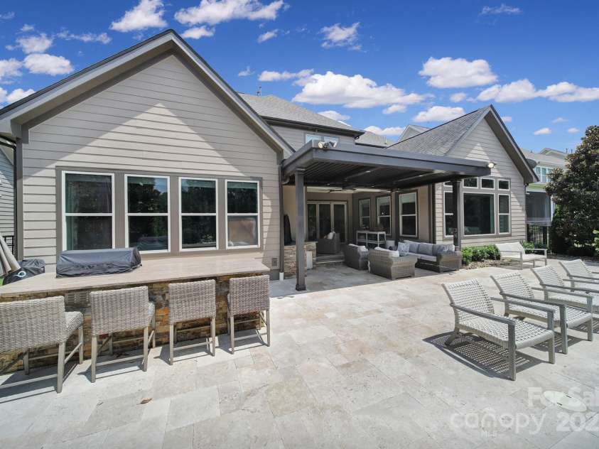325 Newington Court, Fort Mill, SC 29715.  MLS# CAR4278377, YatesRealty ID 25338. 