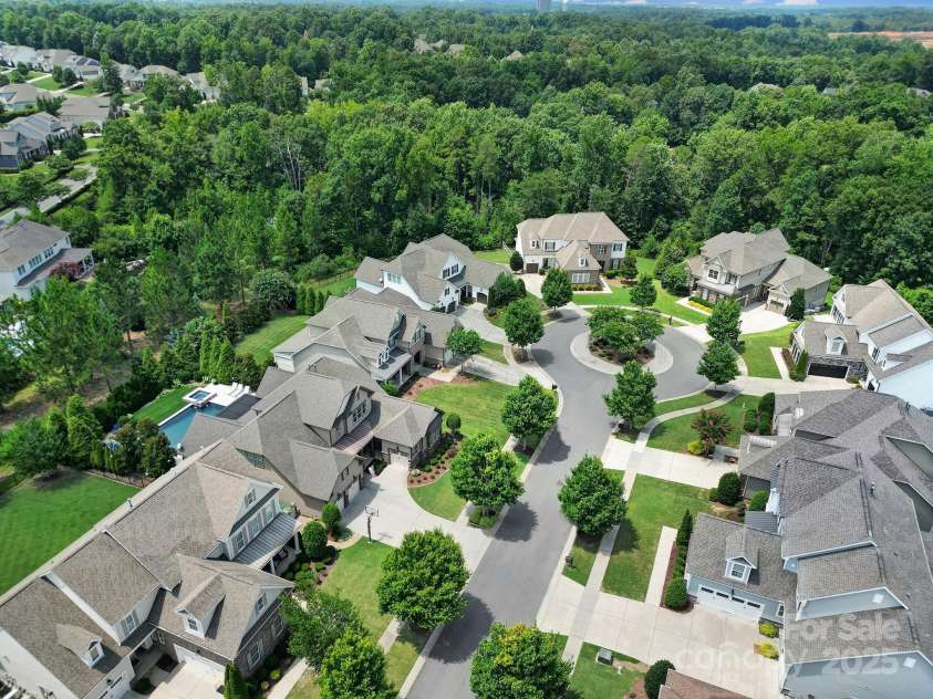 325 Newington Court, Fort Mill, SC 29715.  MLS# CAR4278377, YatesRealty ID 25338. Cul de sac lot